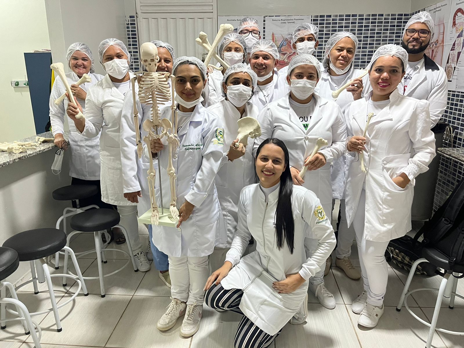 Aula prática no laboratório de enfermagem da disciplina Anatomia Humana II